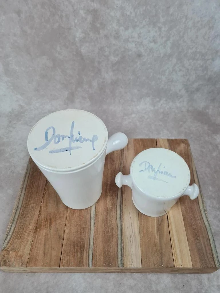 Duo vintage signé Dompierre – cafetière et pot à lait en faïence décor bleu et orange – photo 3